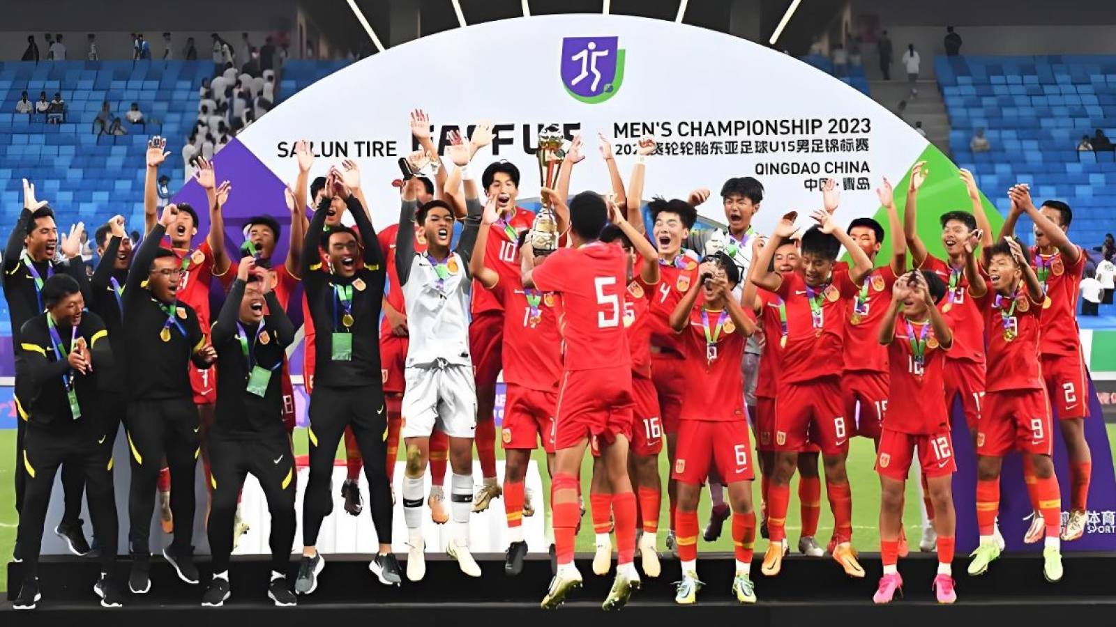 多终端同步播放体育直播的展示画面
